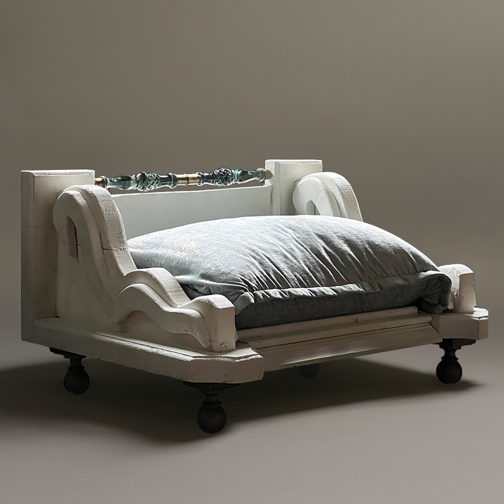 The Murano Heirloom Pet Bed